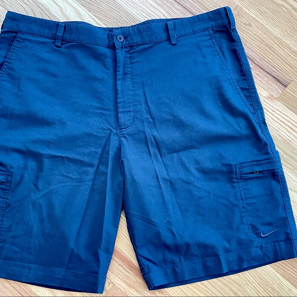 NikeGOLF Shorts - Picture 2 of 5